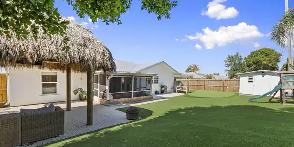 Image 2: Tiki Entertaining Area