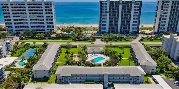 2700 Banyan Rd
