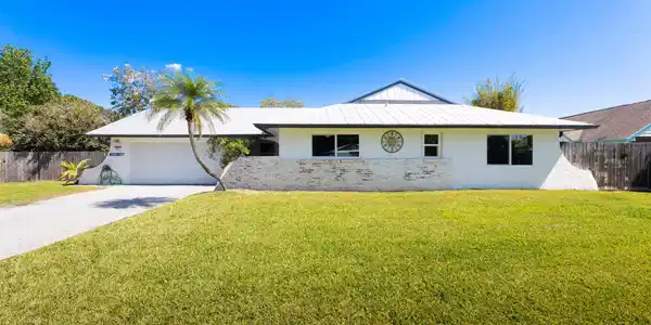 821 NE Town Terrace