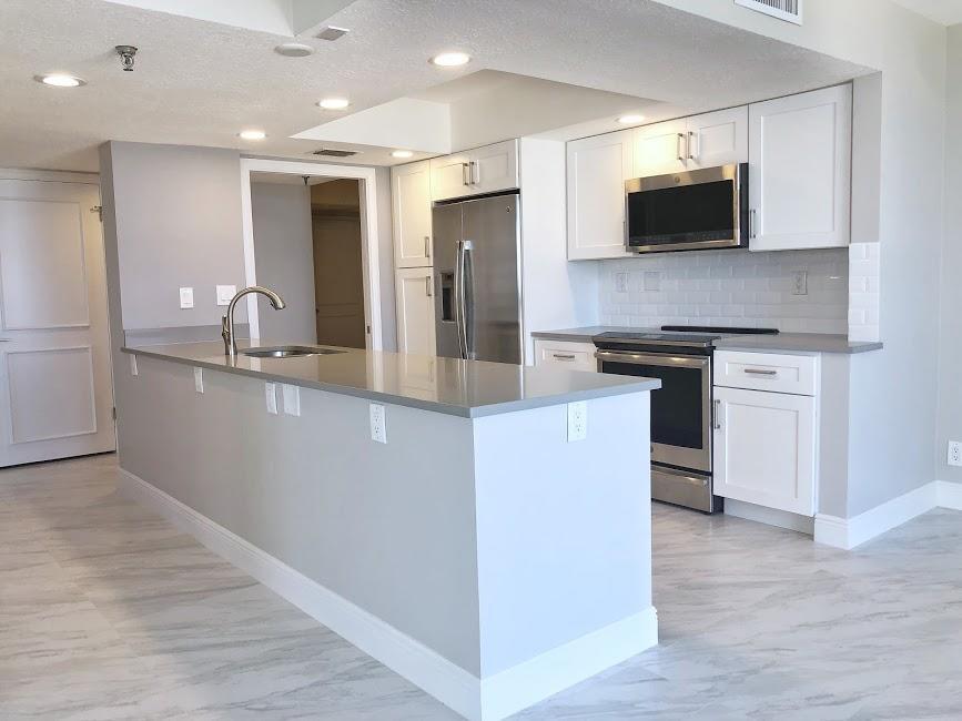 Image 3: Kitchen