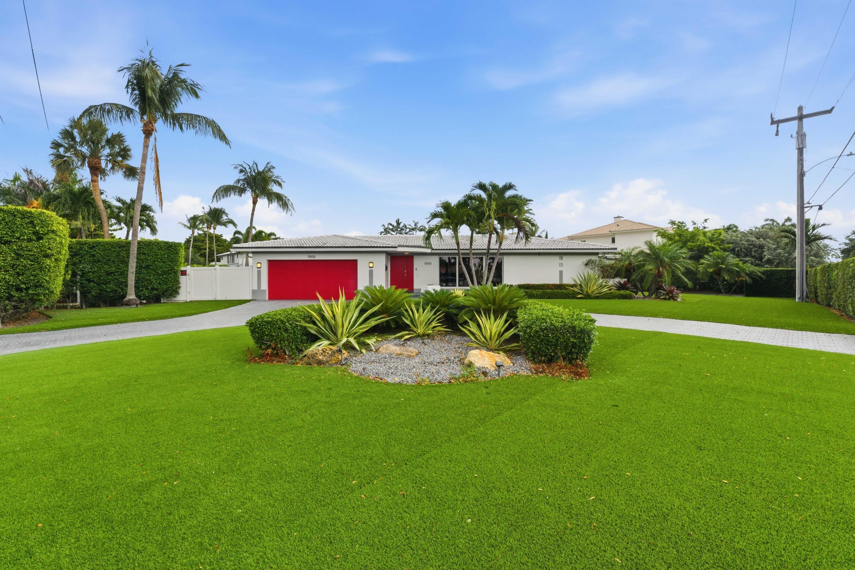 Image 3: 5900 Bayview Dr_049