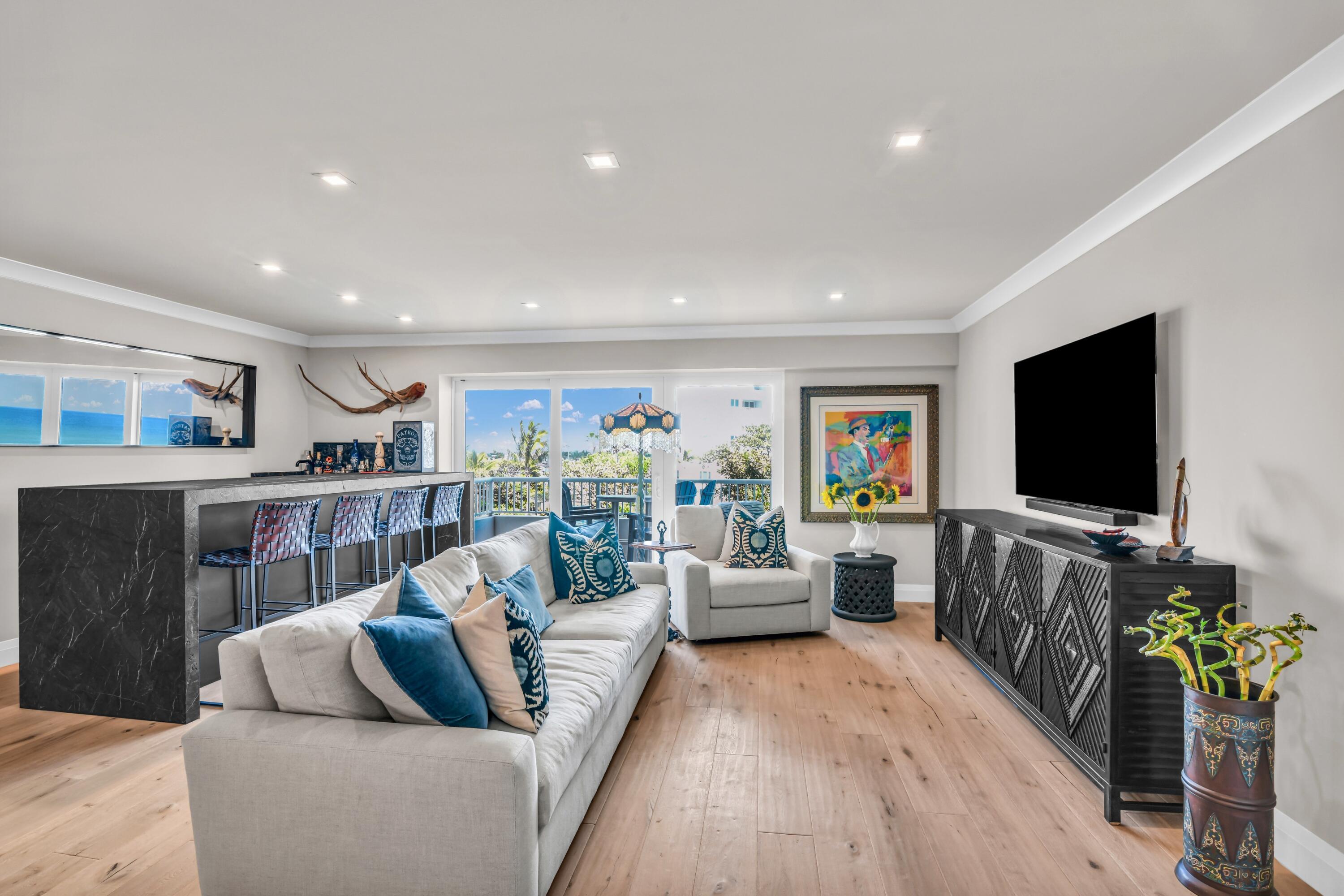 Image 2: Living area