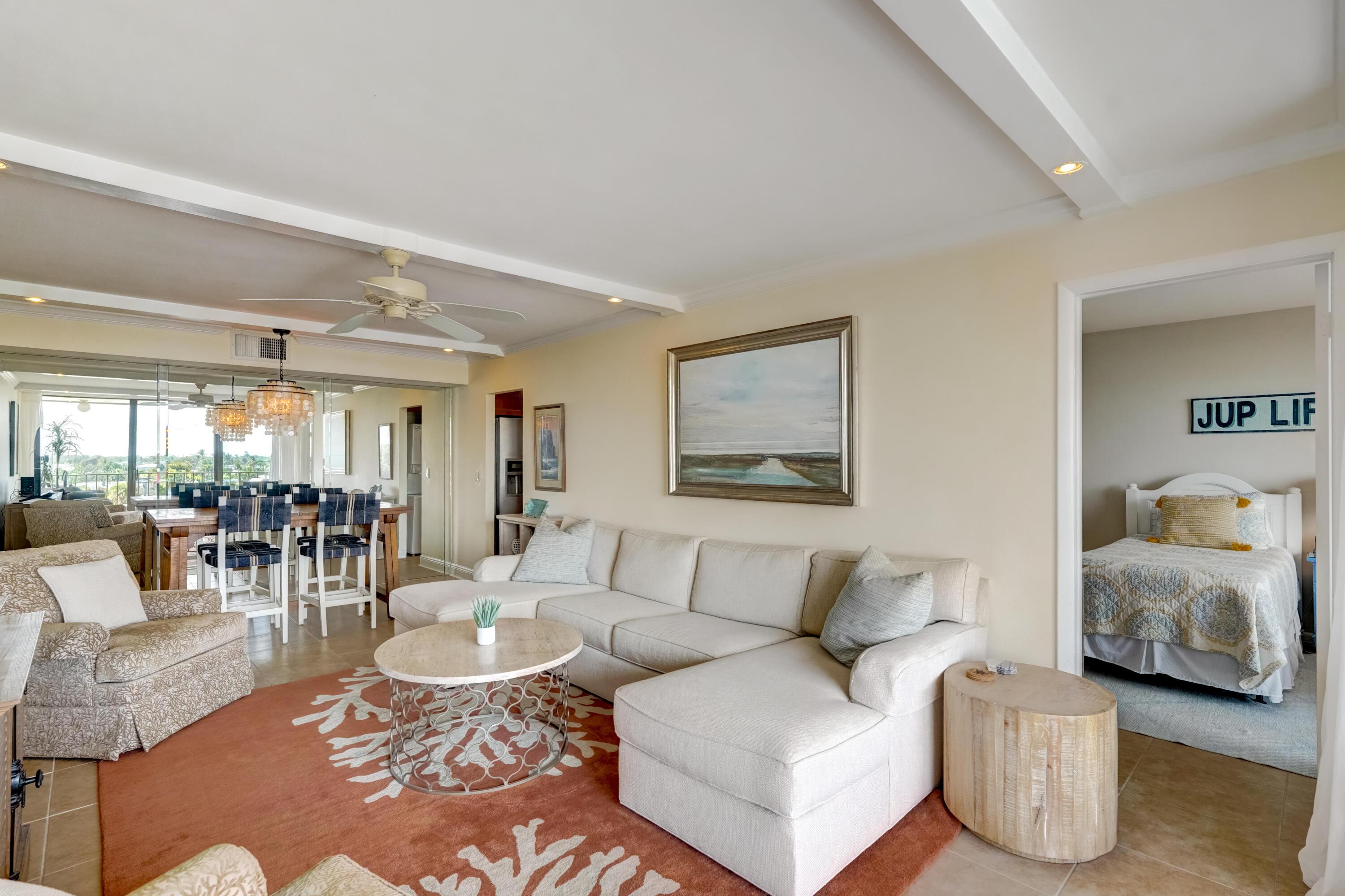 Image 3: spacious living area