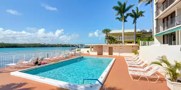 Image 4: waterfront pool