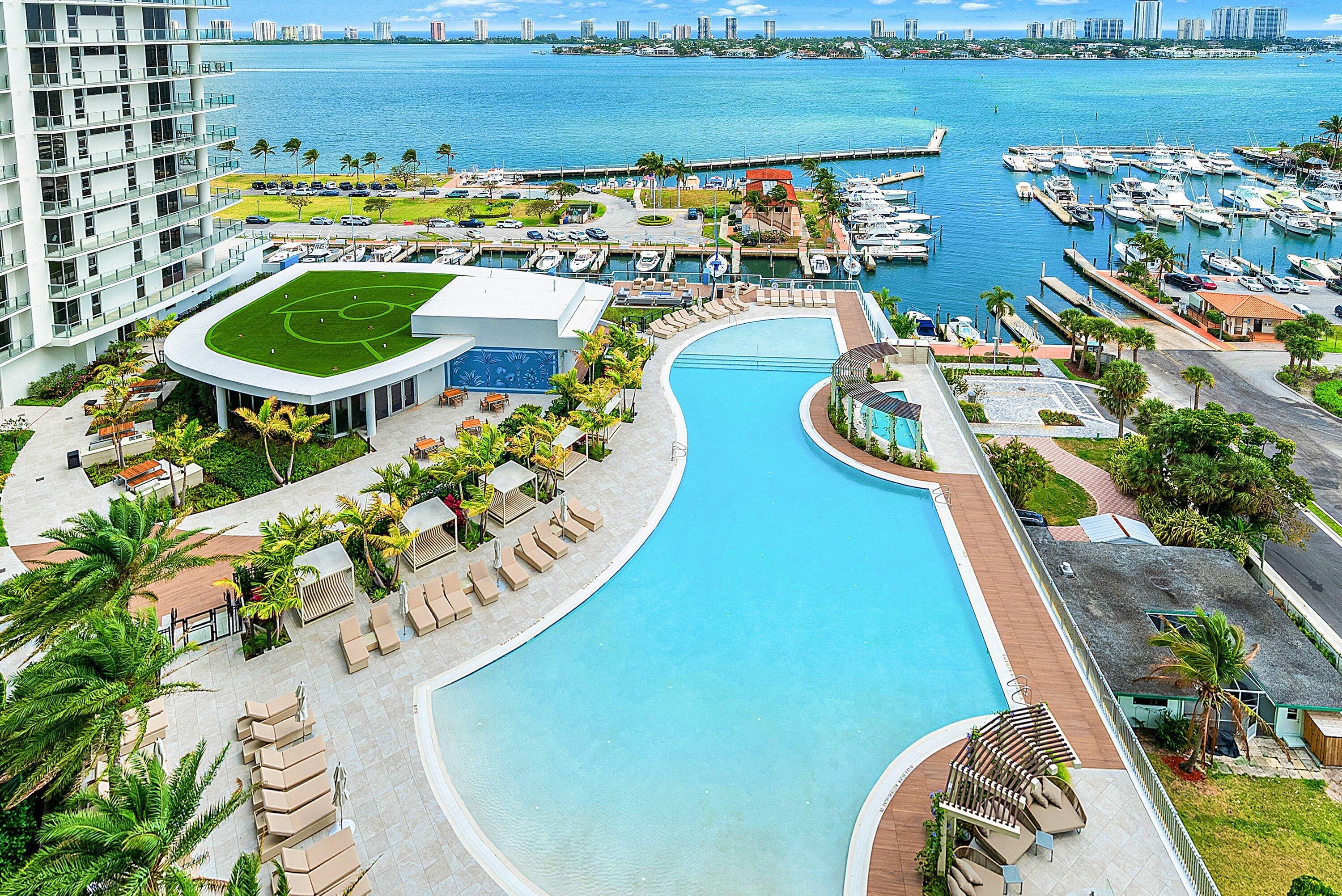 Image 3: Pool deck