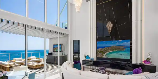 Image 3: Living Area