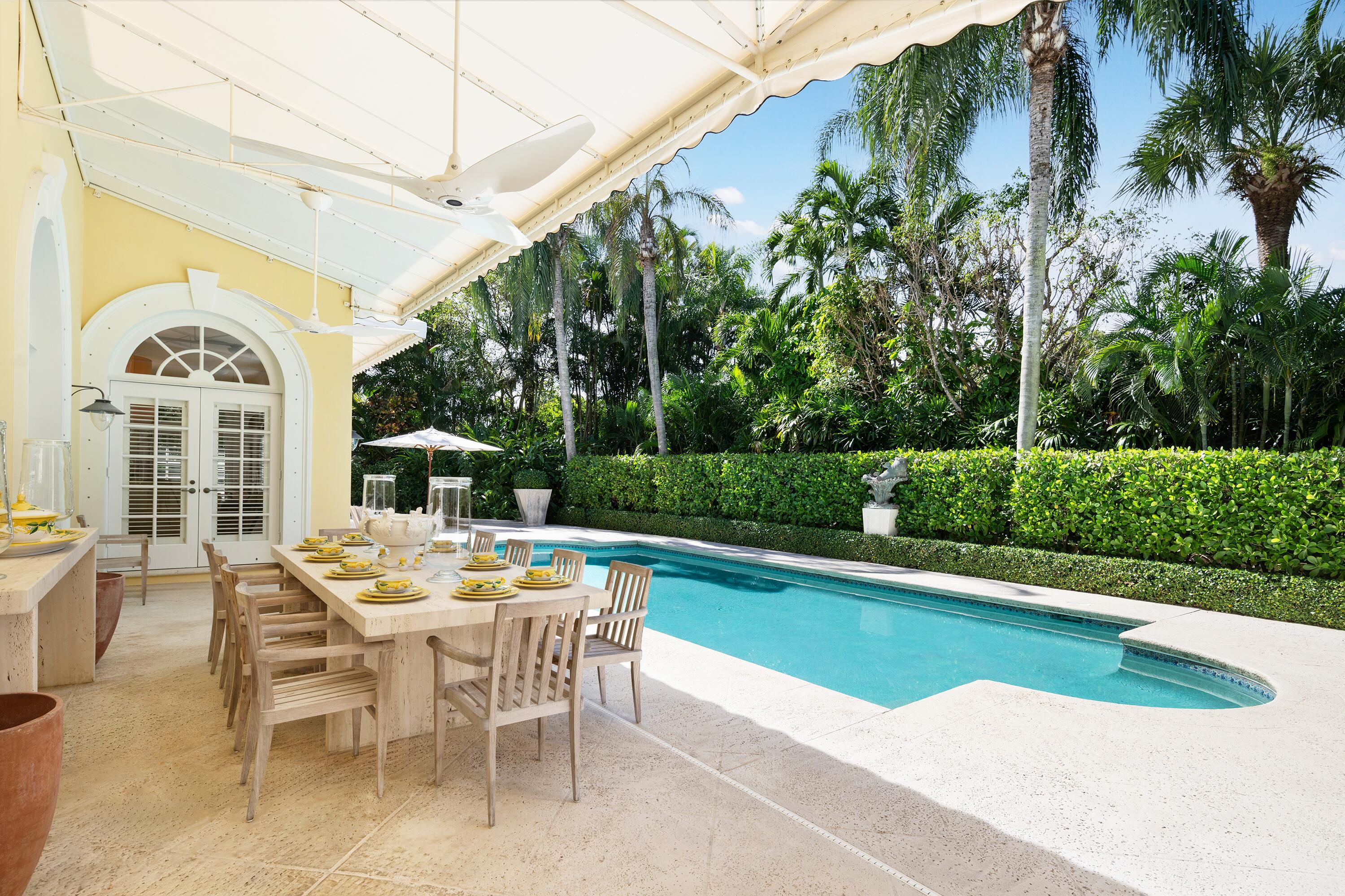 Image 3: Pool and Loggia