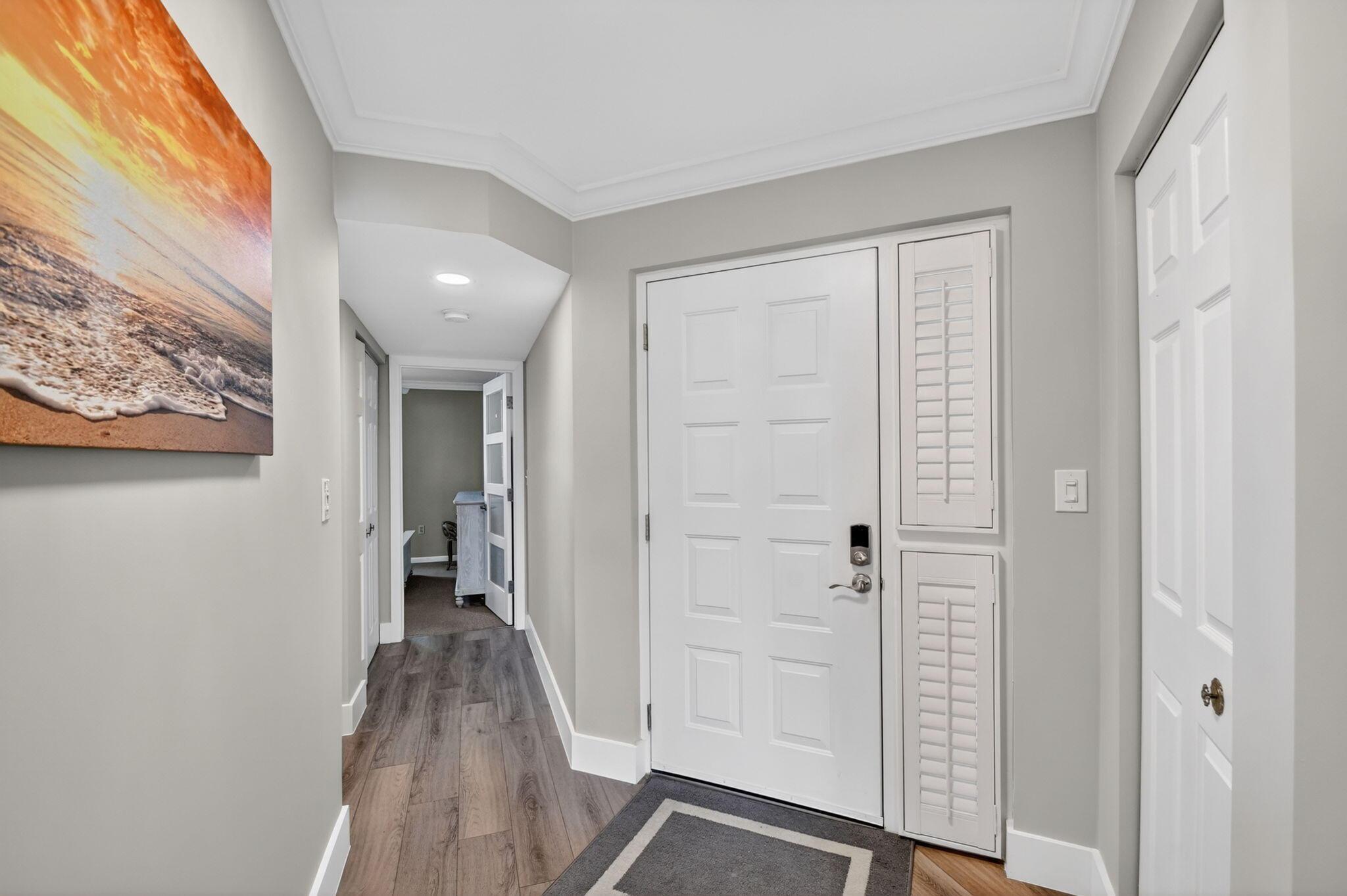 Image 3: 104 Half Moon Circle D2