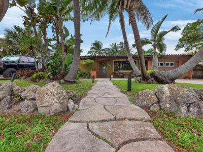949 NE 25th Avenue