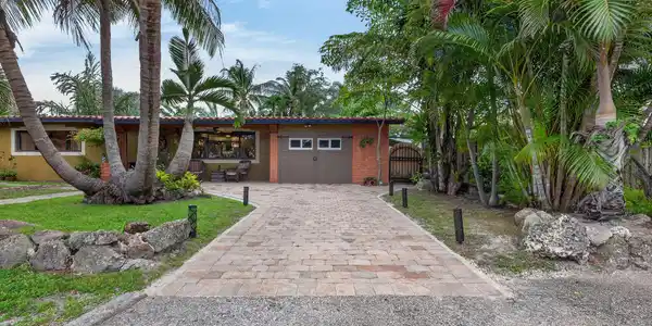 Image 3: Front Elevation