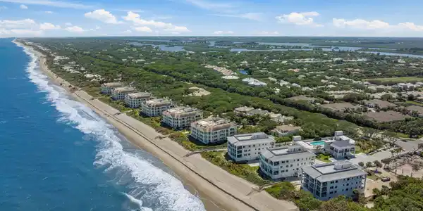 8050 Highway A1a 401/402
