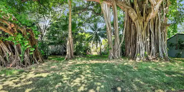 523 S M 1 Street