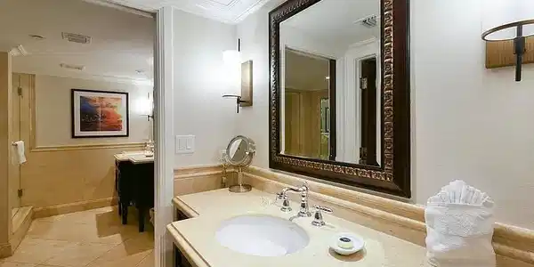 Image 3: Bathroom