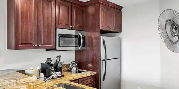 Image 4: Kitchen