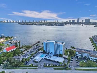 3040 Lake Shore Drive