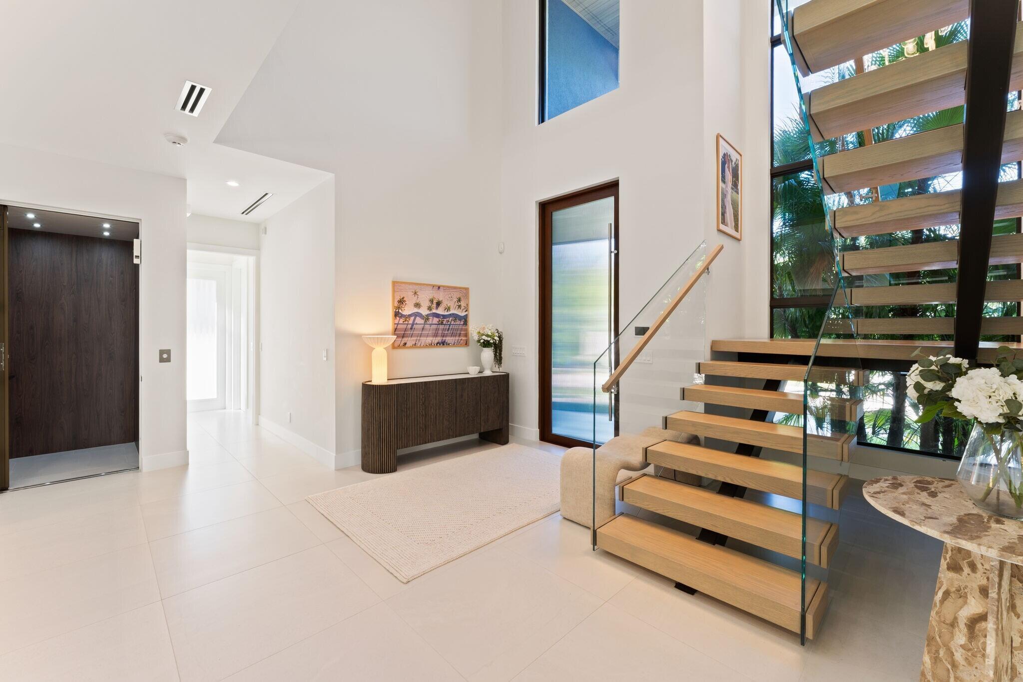 Image 3: entry