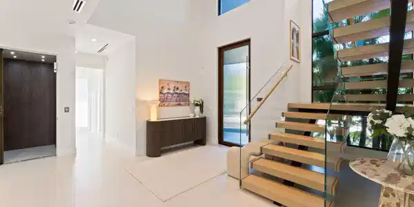 Image 3: entry