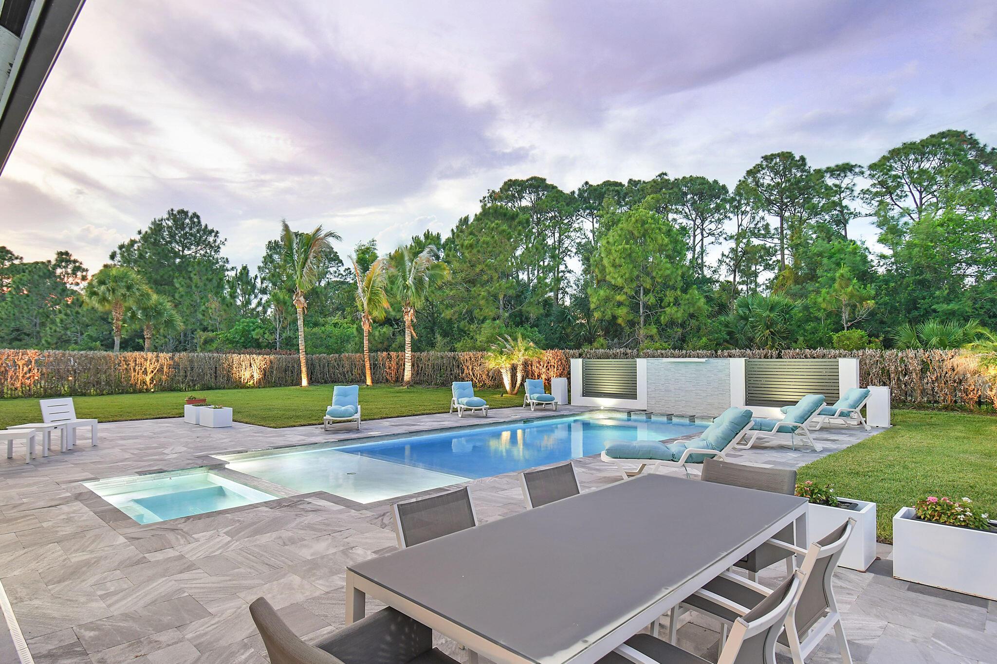 Image 3: PoolTwighlight