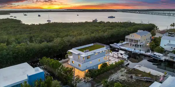 Image 2: Bay View