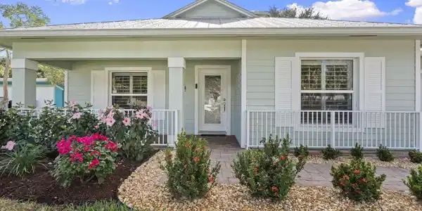 339 SW Winnachee Drive