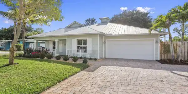 Image 2: Front