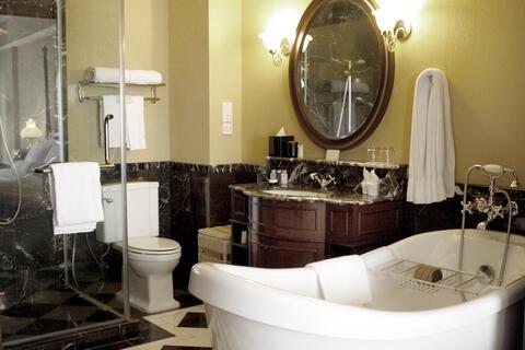 Image 2: bathroom