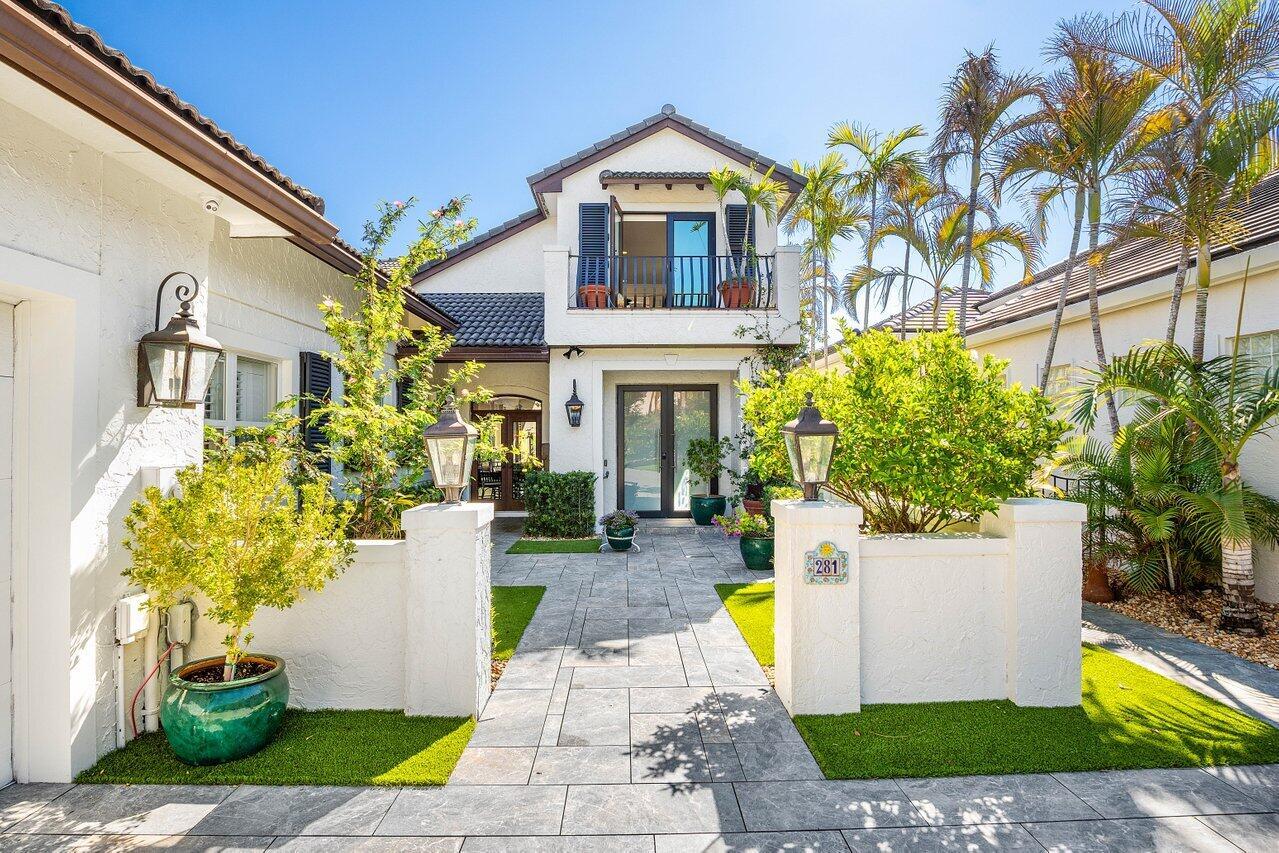 Image 2: Courtyard Entry