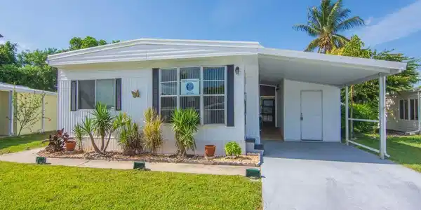 521 NE Sapphire Way
