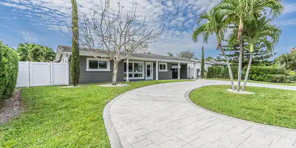 2770 NE 53rd Street