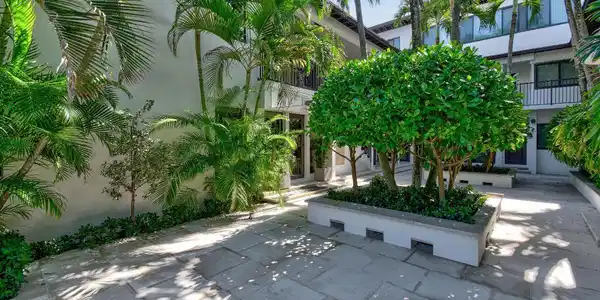 122 Peruvian Avenue