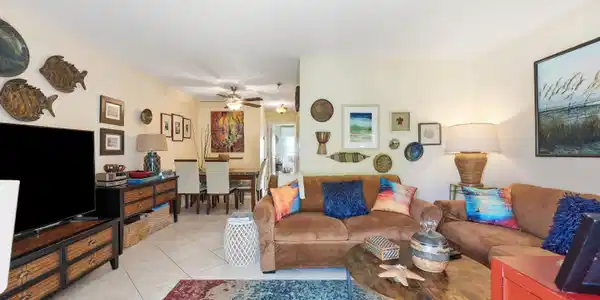 Image 2: Living