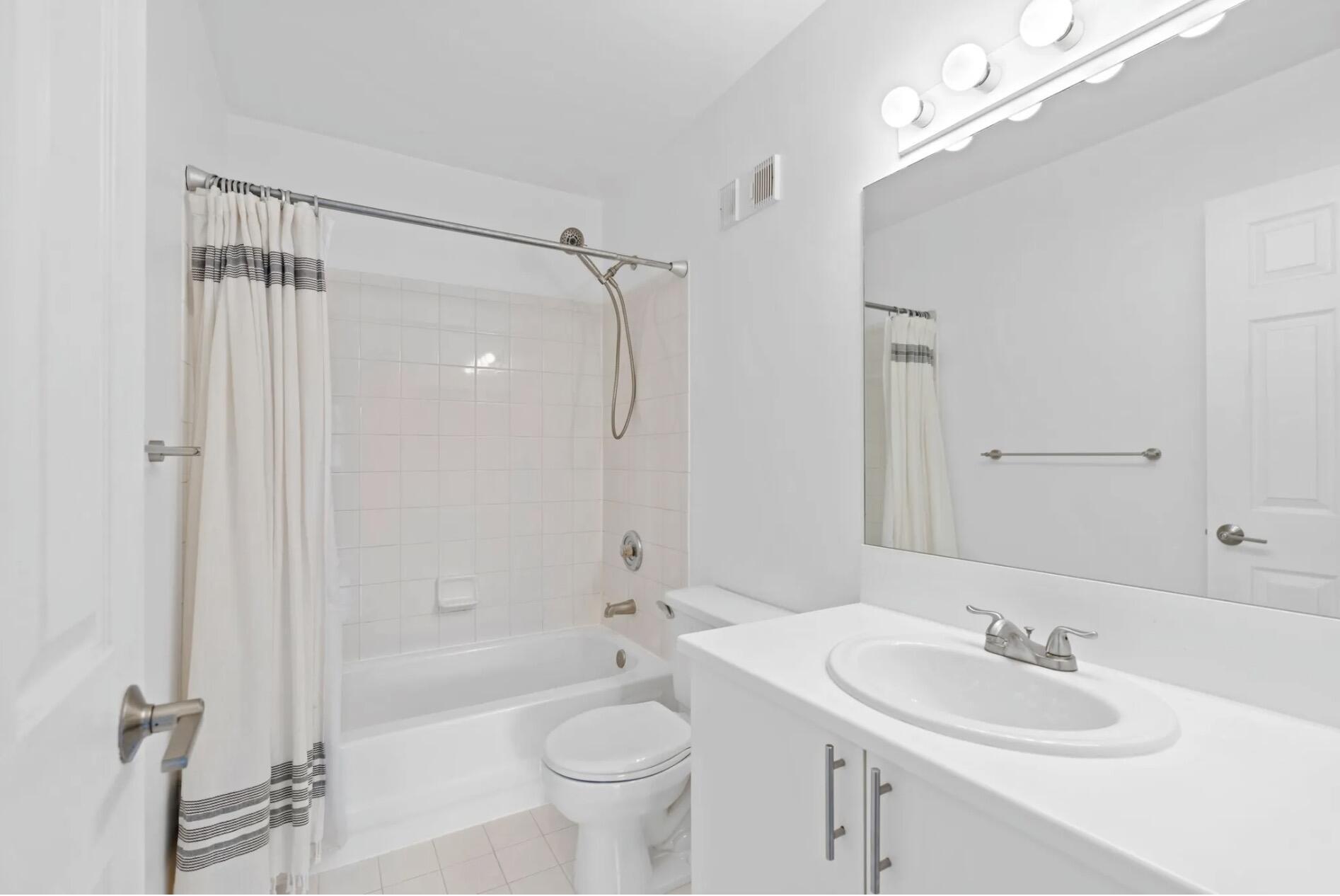 Image 3: Bath II