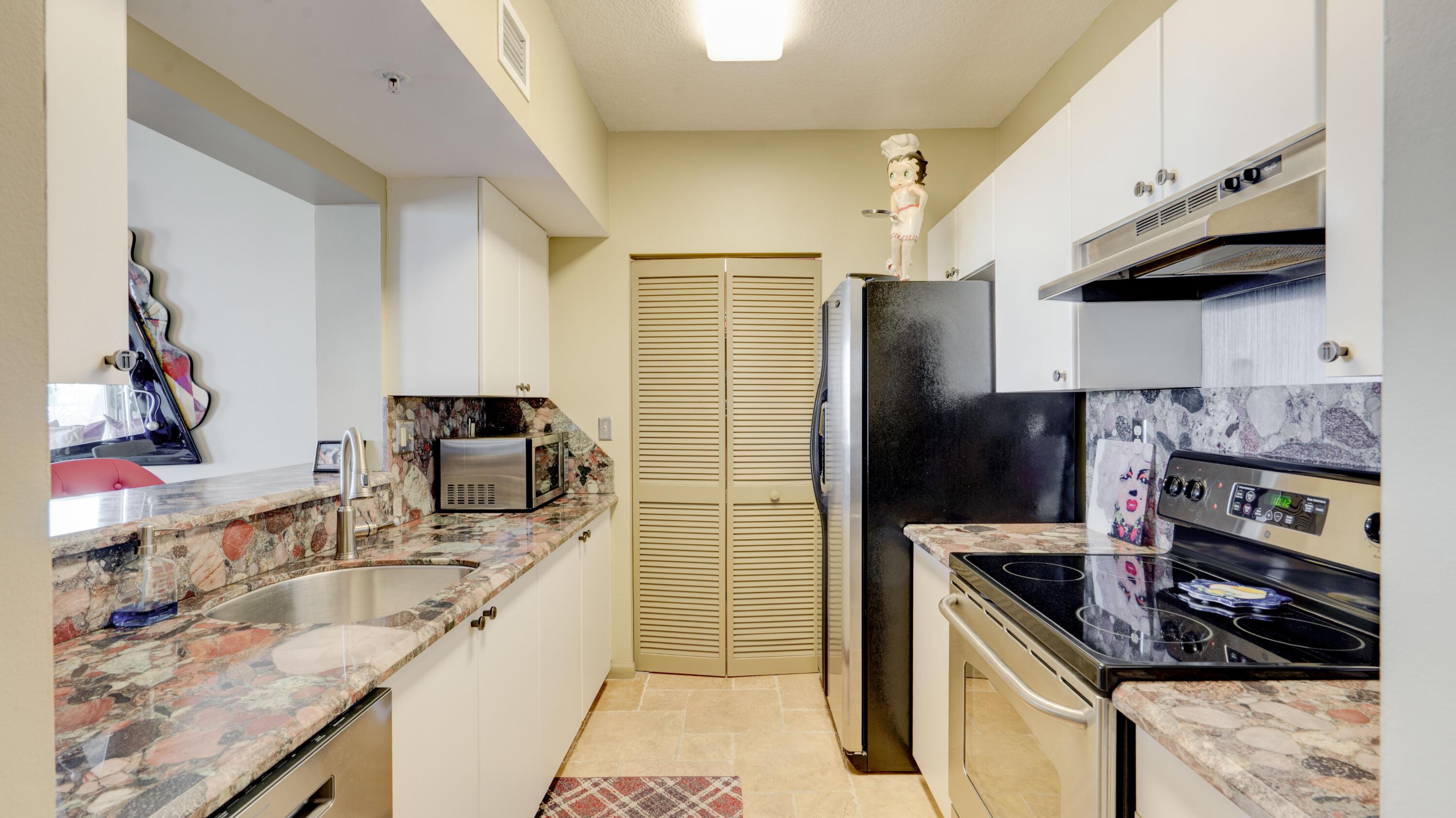 Image 4: 3020 Northeast 32nd Ave unit 606-3