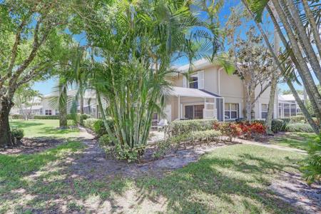 2864 SW Lakemont Place