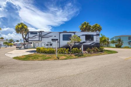 2073 Nettles Boulevard