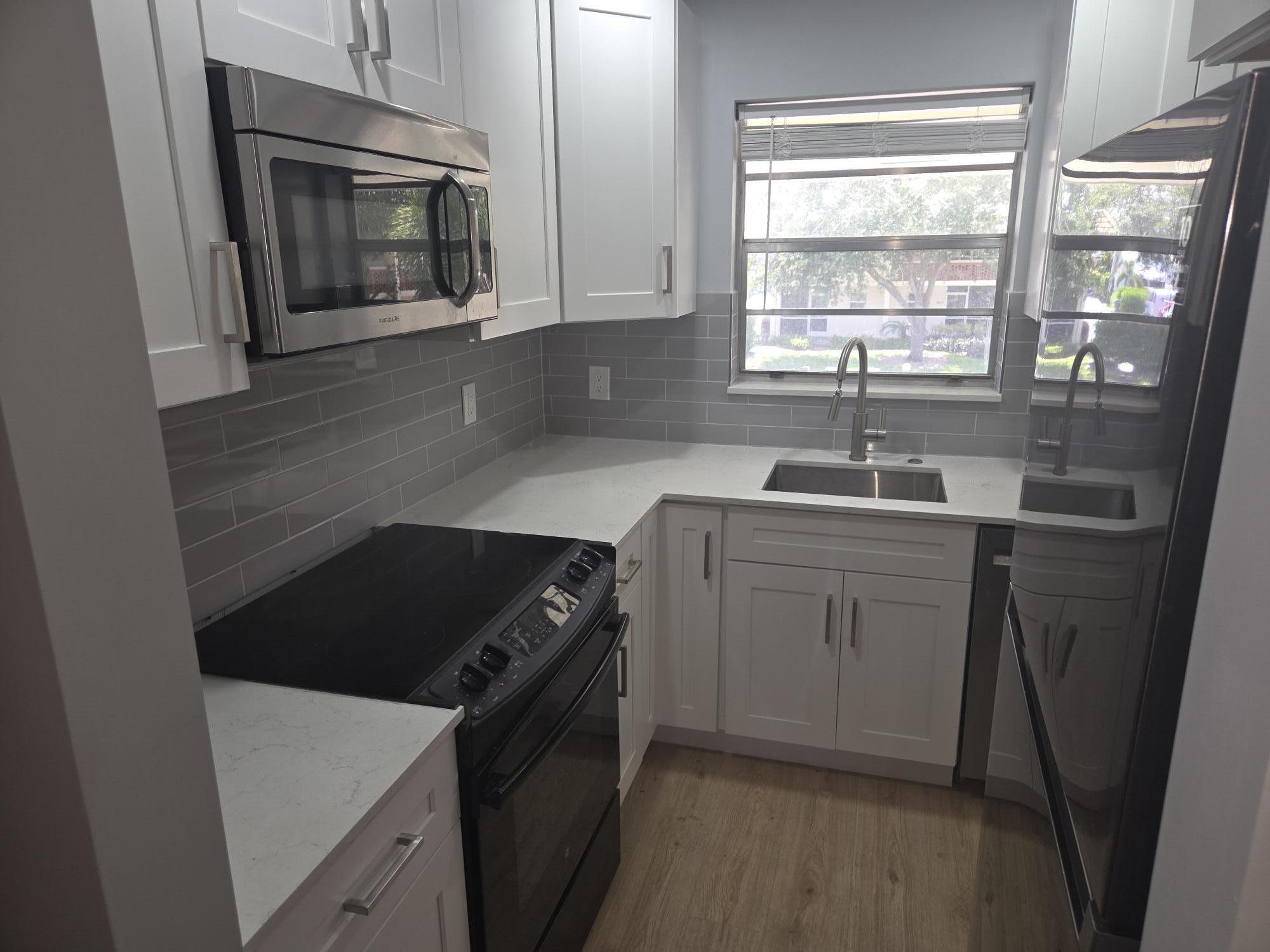 Image 4: MC 217 Kitchen