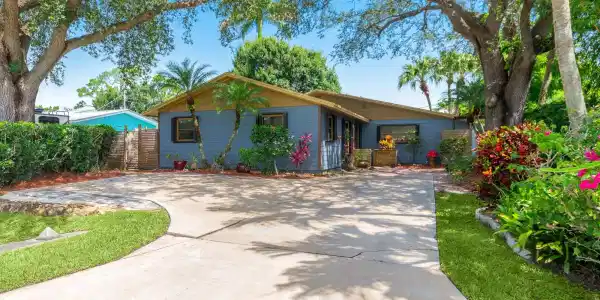 931 SW 37th Ter