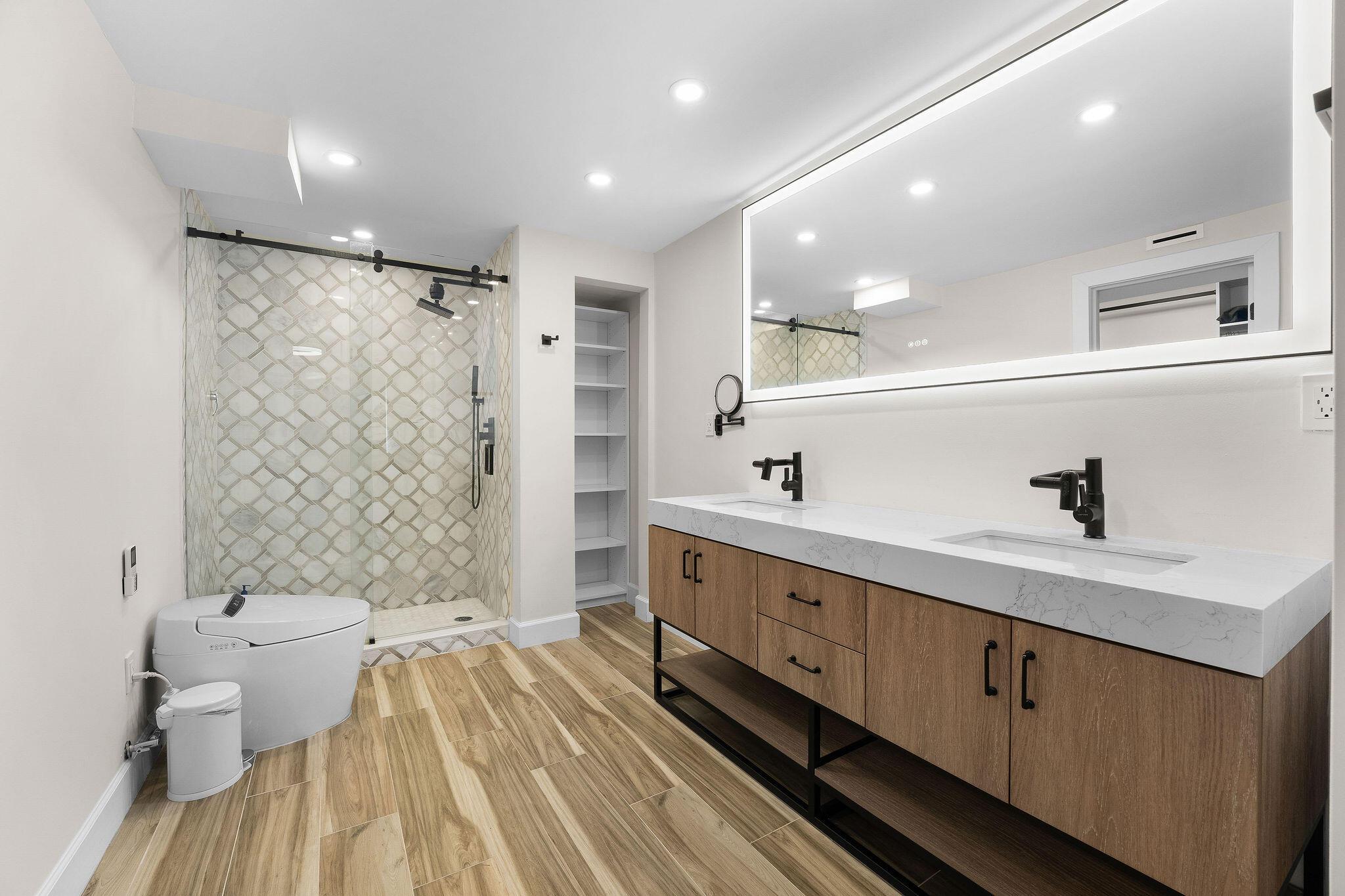 Image 4: Master bath