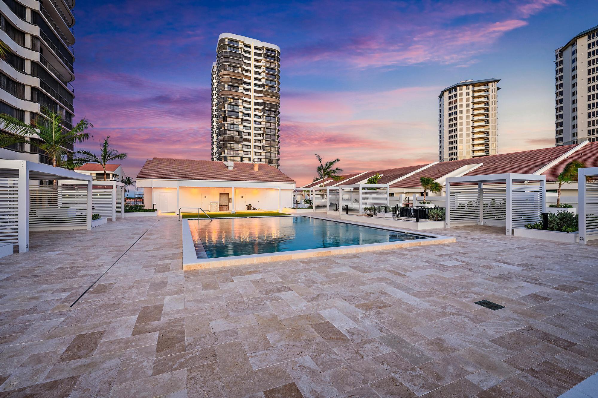 Image 2: Pool & Deck