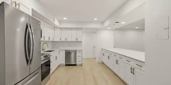 Image 2: Kitchen