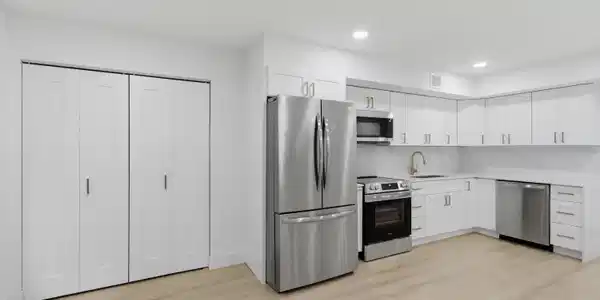 Image 4: Kitchen