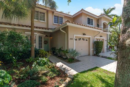 2914 Port Royale Ln