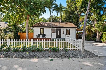 713 NE 17th Road