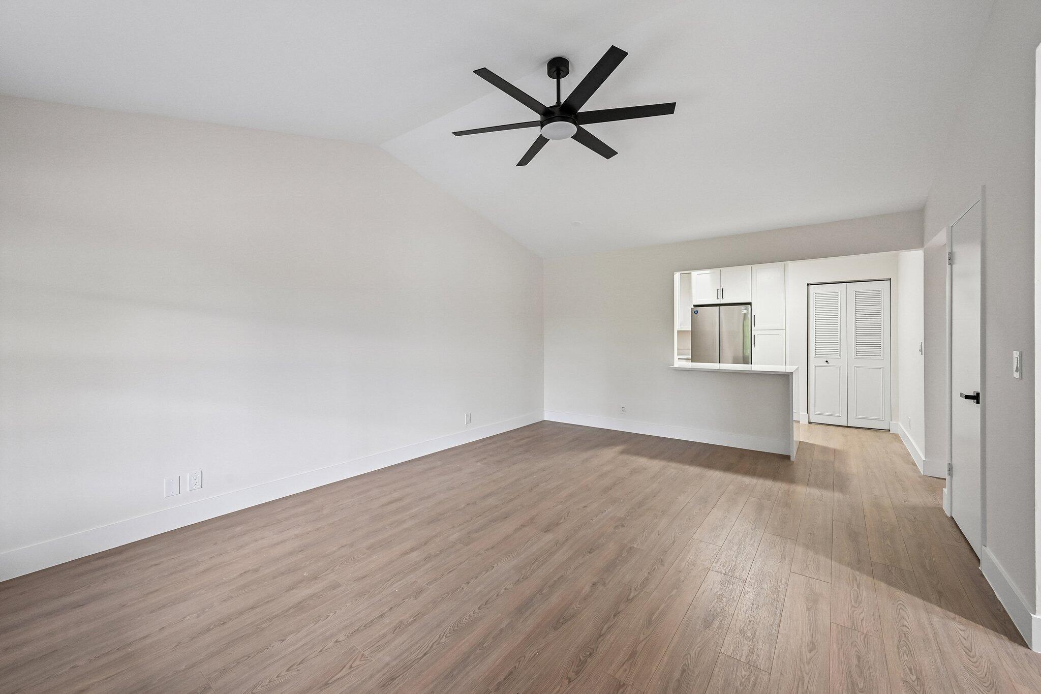 Image 2: 6-web-or-mls-SE Hobe Ridge Ave-S2905-006
