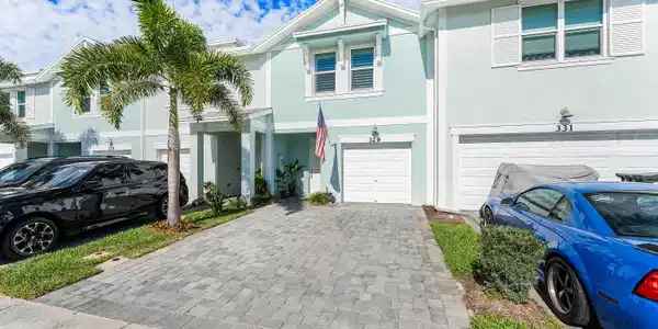 Image 2: 002-329SoutheastHalifaxLane-Stuart-FL-34