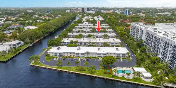 6487 Bay Club Dr