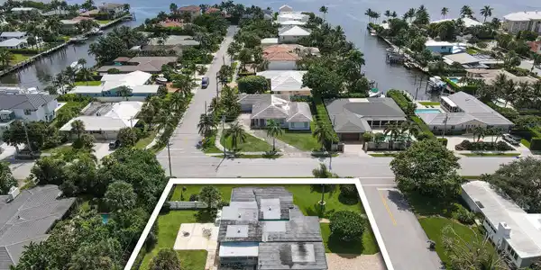 2301 N Lakeside Drive