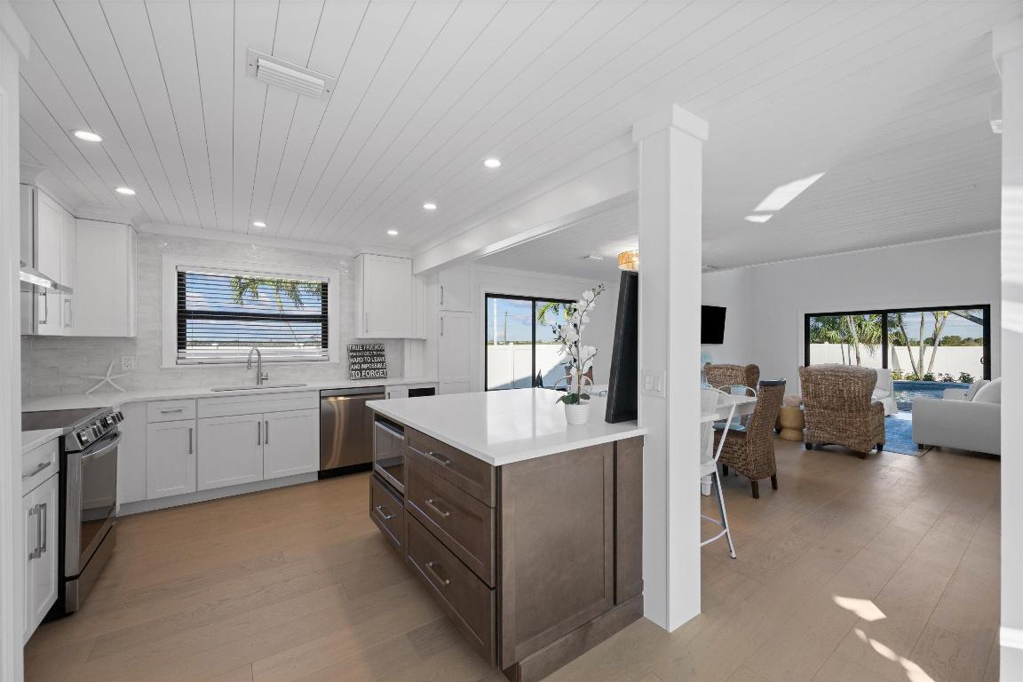 Image 2: 481 N Juno Lane (19)