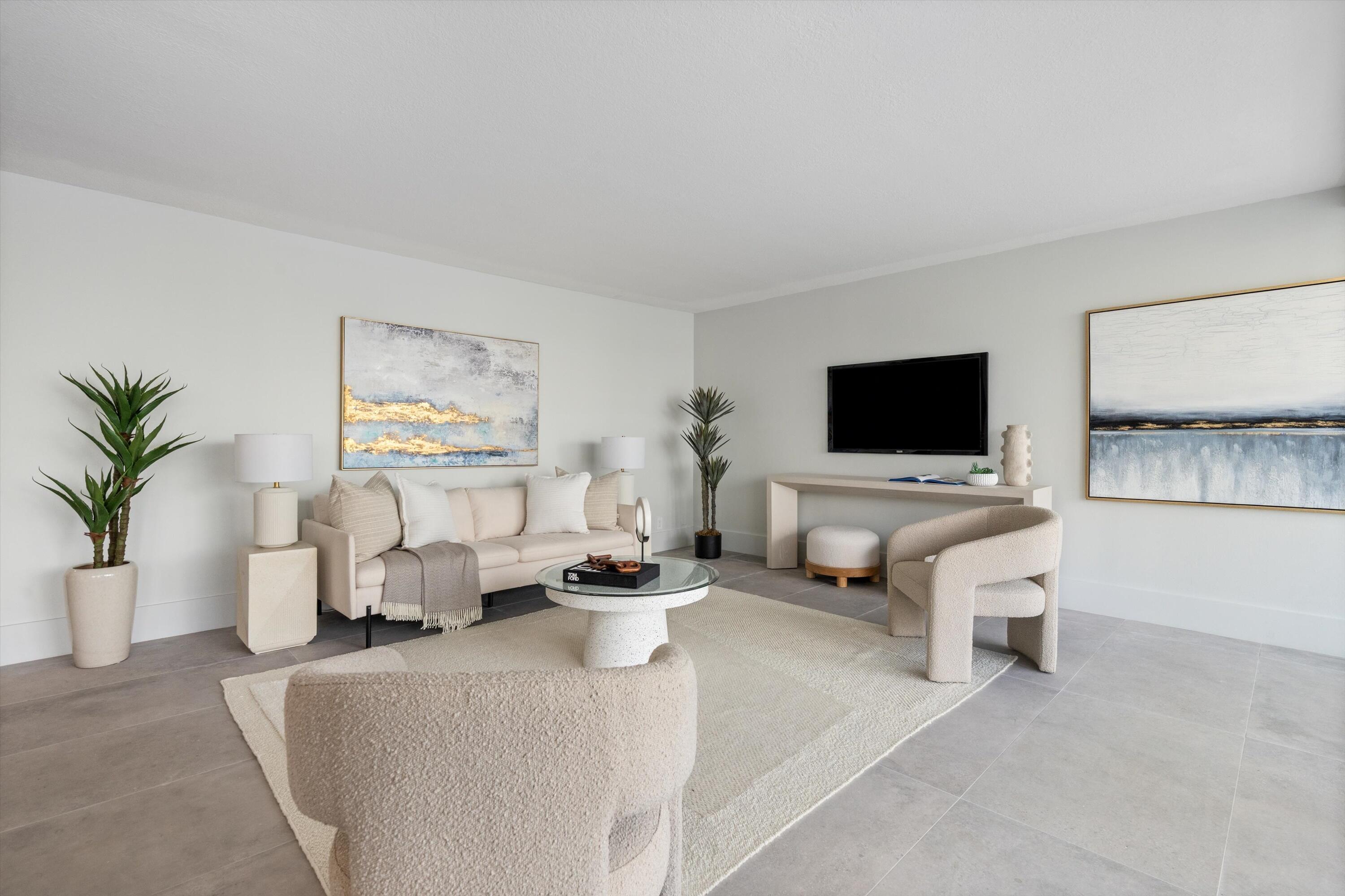 Image 3: Living Room