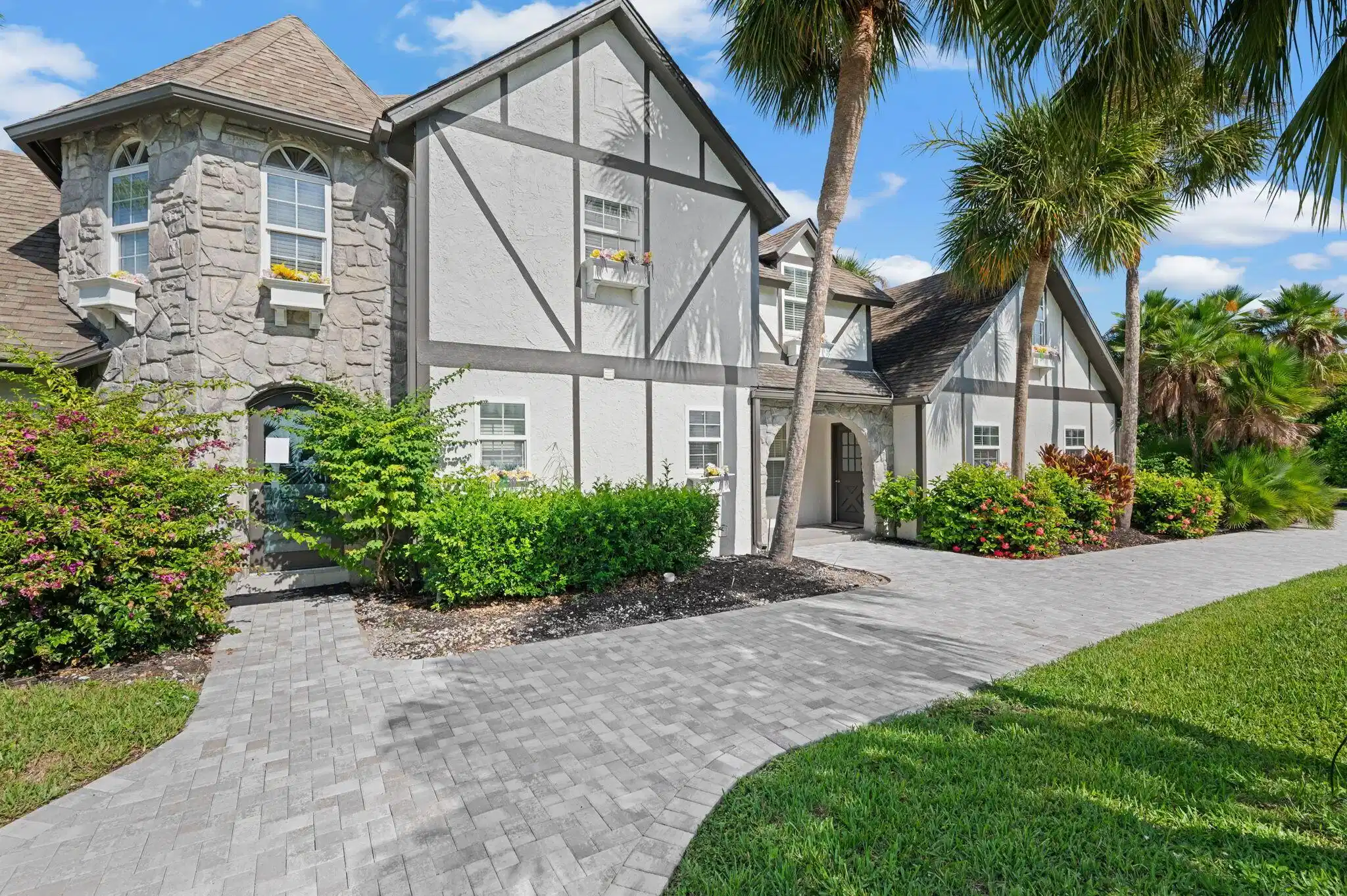 Image 1: 6-web-or-mls-121 Queen Eugenia Ct - 6